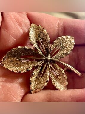 Sarah Coventry Gold-Tone Floral Leaf Brooch